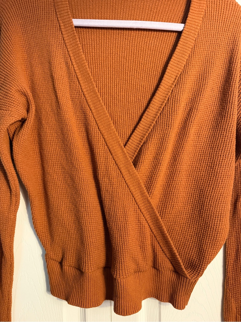 Splendid Cloudsoft Relaxed Crossover Sweater waffle-knit dark orange size XS - Picture 2 of 8